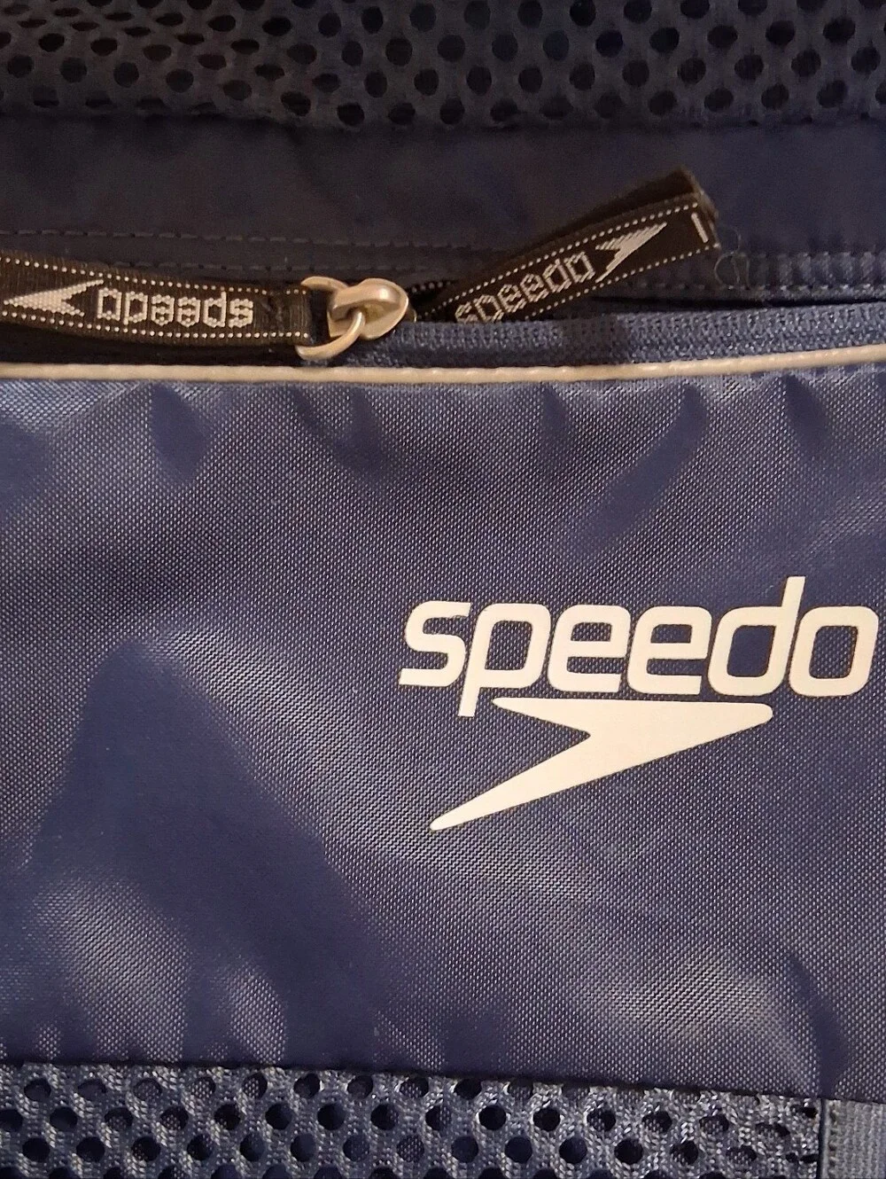 SPEEDO Ventalator Deluxe Mesh Drawstring Backpack NWT